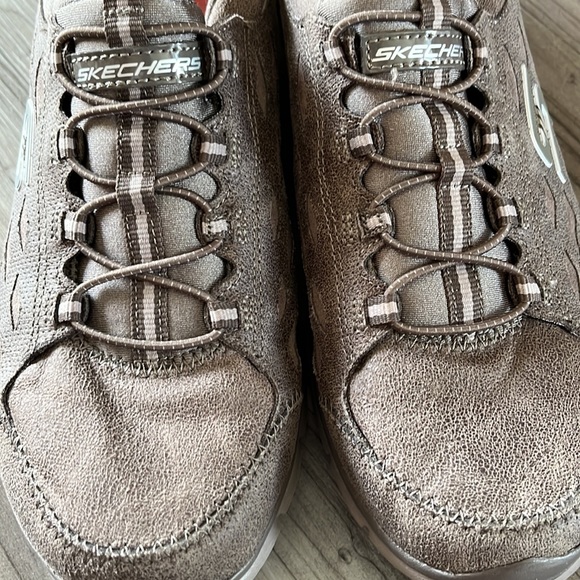 Skechers Air cooled memory foam SZ 9 sneakers. Preowned in great condition. - Picture 3 of 8